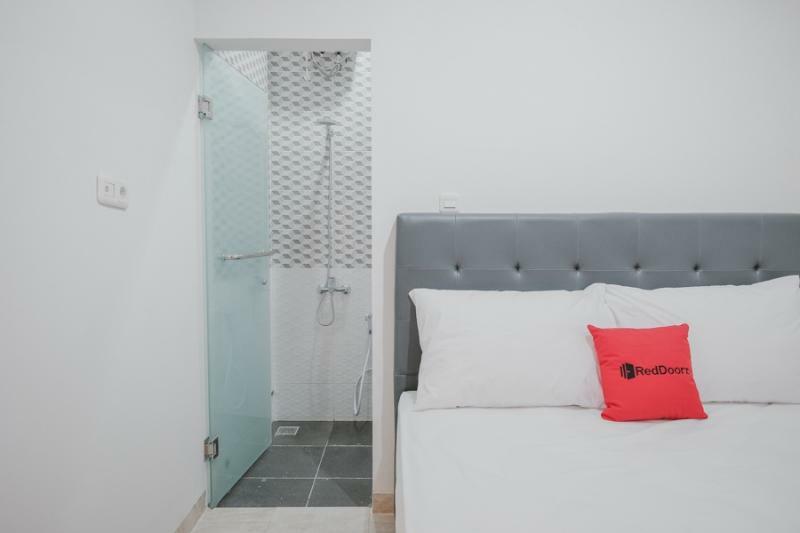 Reddoorz Near Taman Palem Jacarta Exterior foto